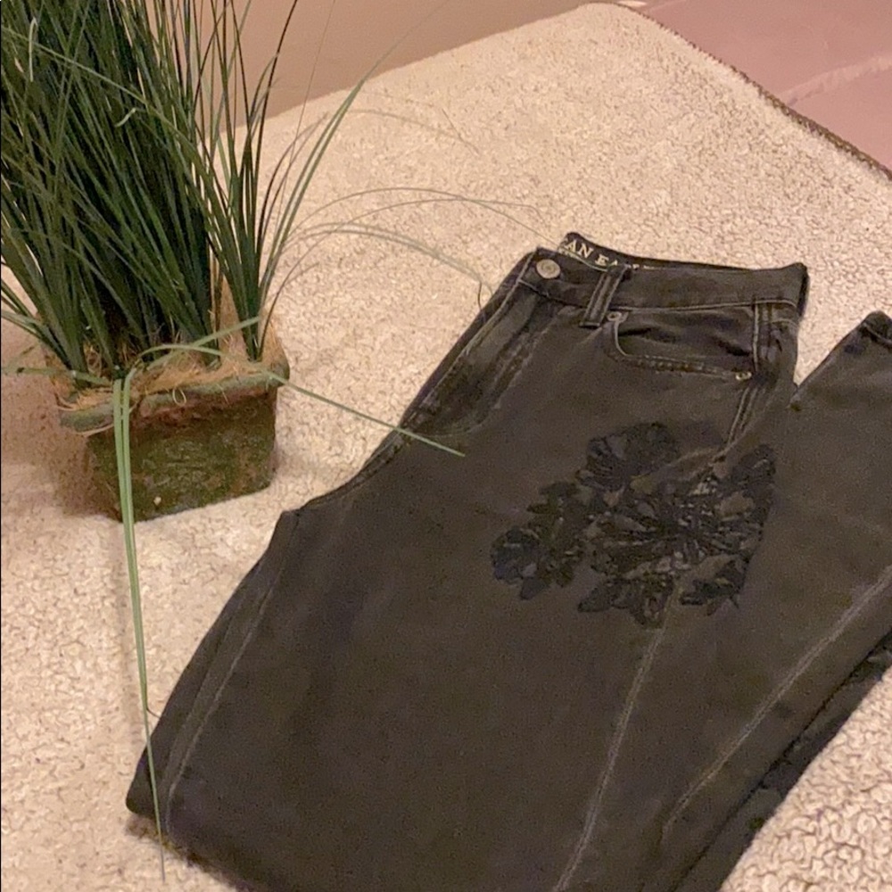 American Eagle Outfitters Mom Jeans Embroidered